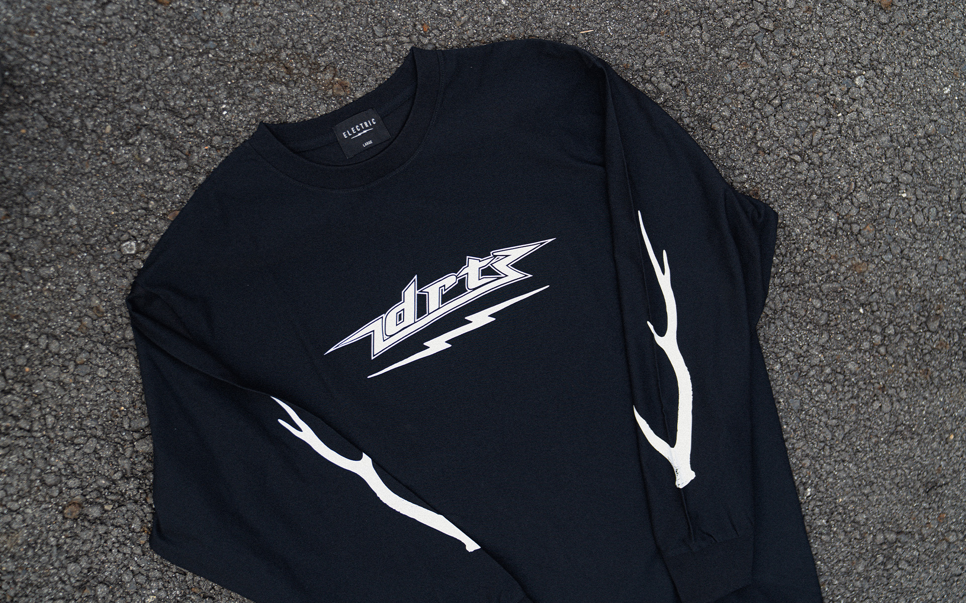 DRT×ELECTRIC TROPHY SHOT DRY L/S TEE TROPHY SHOT DRY L/S TEE | DRT inc.